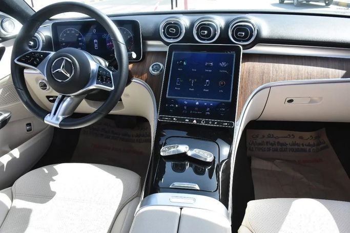 Подержанный Mercedes-Benz C-Class 300 V (W206), 2.0 л, 2023 в Шардже от Alfaris Used Cars Белый цвет. Other | AUTO.AE