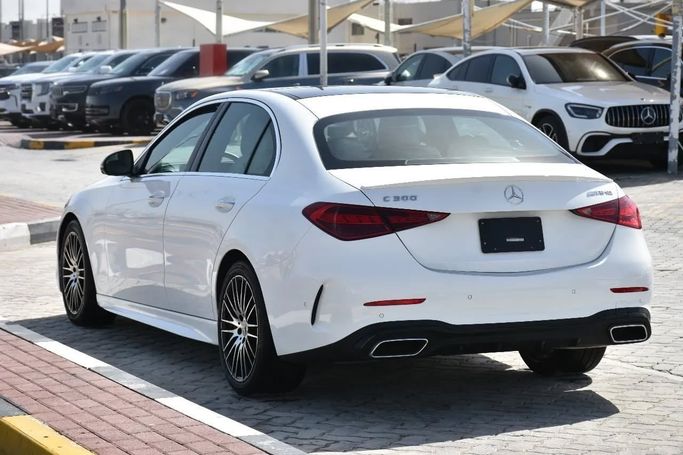 Подержанный Mercedes-Benz C-Class 300 V (W206), 2.0 л, 2023 в Шардже от Alfaris Used Cars Белый цвет. Other | AUTO.AE
