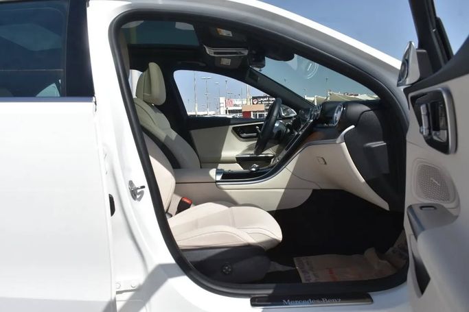 Подержанный Mercedes-Benz C-Class 300 V (W206), 2.0 л, 2023 в Шардже от Alfaris Used Cars Белый цвет. Other | AUTO.AE