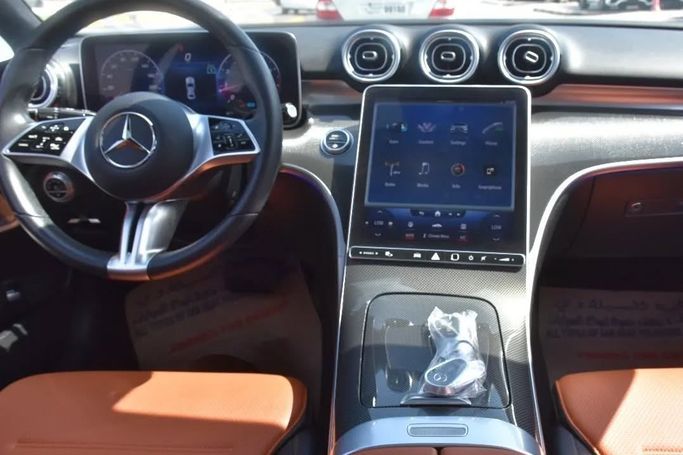 Подержанный Mercedes-Benz C-Class 300 V (W206), 2.0 л, 2022 в Шардже от Alfaris Used Cars Серый цвет. Other | AUTO.AE