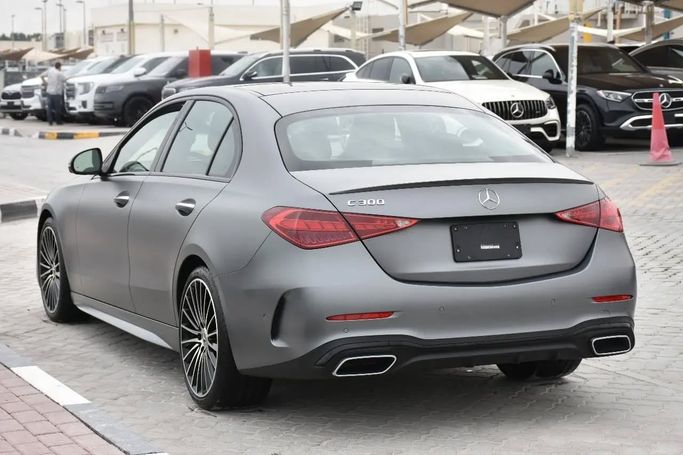 Подержанный Mercedes-Benz C-Class 300 V (W206), 2.0 л, 2022 в Шардже от Alfaris Used Cars Серый цвет. Other | AUTO.AE