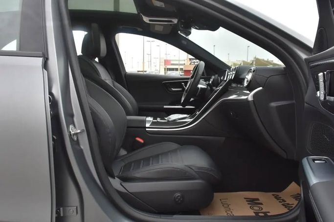 Подержанный Mercedes-Benz C-Class 300 V (W206), 2.0 л, 2022 в Шардже от Alfaris Used Cars Серый цвет. Other | AUTO.AE