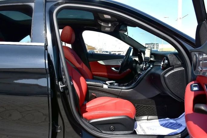 Подержанный Mercedes-Benz C-Class 300 IV (W205), 2.0 л, 2017 в Шардже от Alfaris Used Cars Черный цвет. Other | AUTO.AE