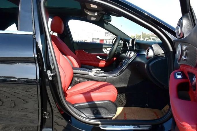 Подержанный Mercedes-Benz C-Class 300 IV (W205) Рестайлинг, 2.0 л, 2021 в Шардже от Alfaris Used Cars Черный цвет. Other | AUTO.AE