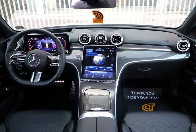 Подержанный Mercedes-Benz C-Class 300 V (W206), 2.0 л, 2022 в Шардже от Al Rukin Al Saudi Серебристый цвет. Корейская | AUTO.AE