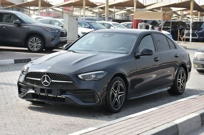 Подержанный Mercedes-Benz C-Class 350 e L V (W206), 2.0 л, 2023 в Шардже от Alfaris Used Cars Черный цвет. Other | AUTO.AE