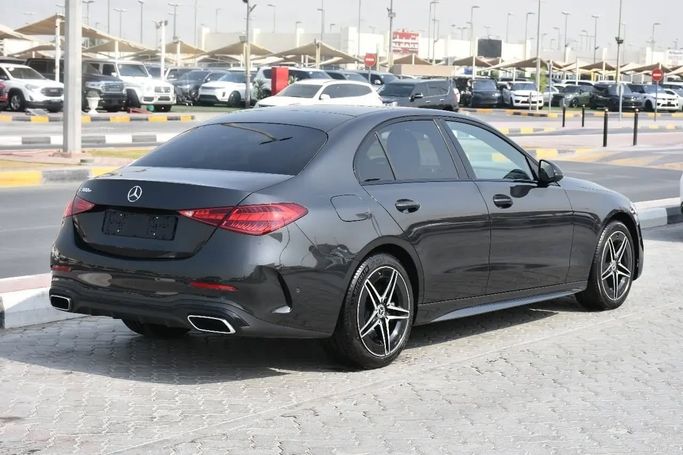 Подержанный Mercedes-Benz C-Class 350 e L V (W206), 2.0 л, 2023 в Шардже от Alfaris Used Cars Черный цвет. Other | AUTO.AE