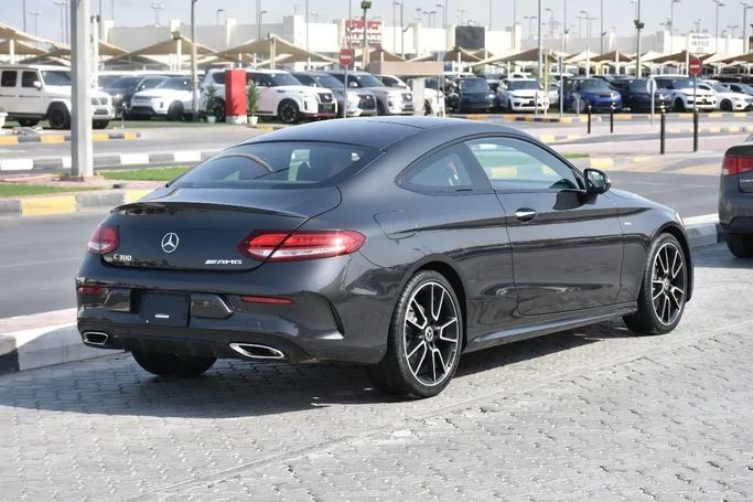 Подержанный Mercedes-Benz C-Class 300 IV (W205) Рестайлинг, 2.0 л, 2020 в Шардже от Alfaris Used Cars Черный цвет. Other | AUTO.AE