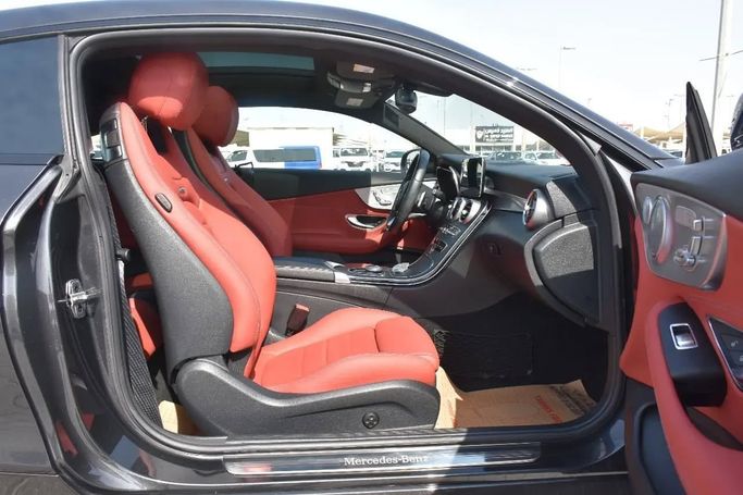 Подержанный Mercedes-Benz C-Class 300 IV (W205) Рестайлинг, 2.0 л, 2020 в Шардже от Alfaris Used Cars Черный цвет. Other | AUTO.AE