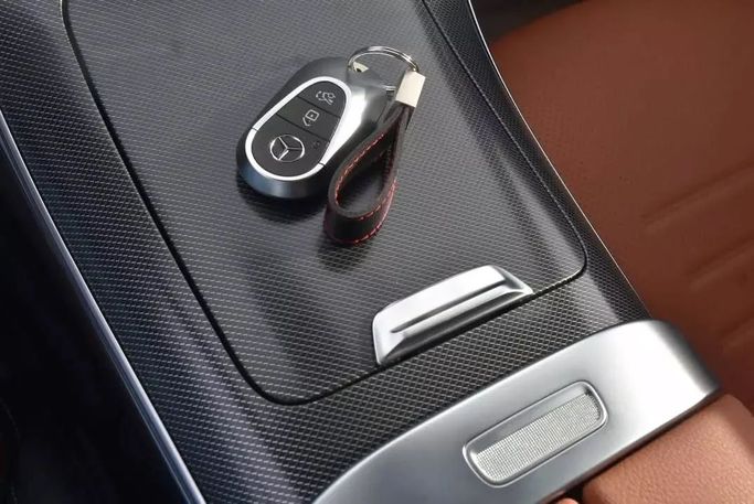 Подержанный Mercedes-Benz C-Class 200 V (W206), 1.5 л, 2022 в Шардже от Alfaris Used Cars Серый цвет. Other | AUTO.AE