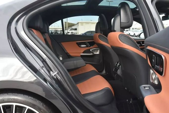 Подержанный Mercedes-Benz C-Class 200 V (W206), 1.5 л, 2022 в Шардже от Alfaris Used Cars Серый цвет. Other | AUTO.AE