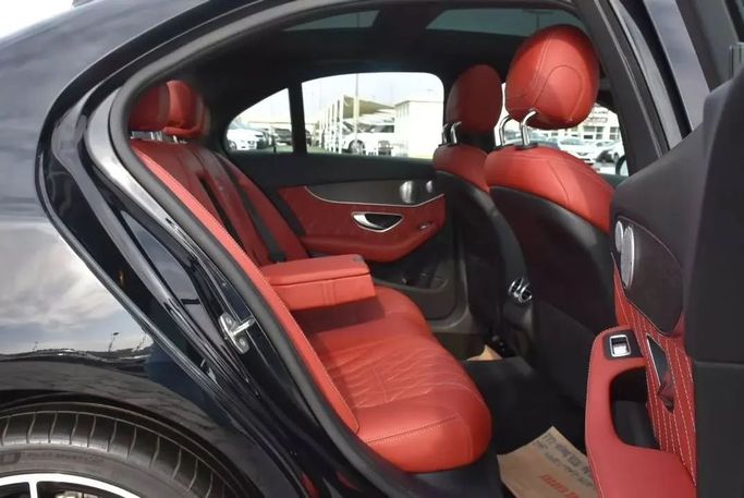 Подержанный Mercedes-Benz C-Class 300 IV (W205) Рестайлинг, 2.0 л, 2019 в Шардже от Alfaris Used Cars Черный цвет. Other | AUTO.AE