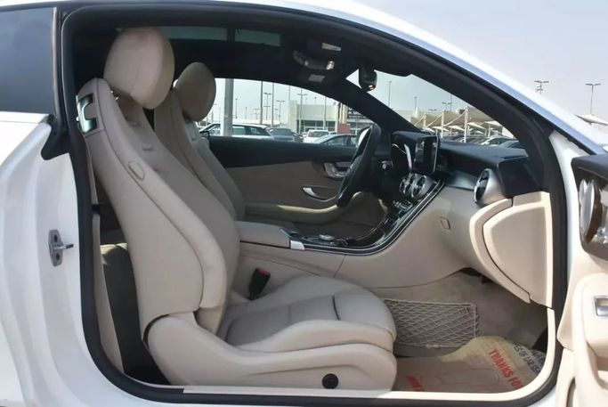 Used Mercedes-Benz C-Class 300 IV (W205) Facelift, 2.0 l, 2019 in Sharjah by Alfaris Used Cars, White color. Other | AUTO.AE