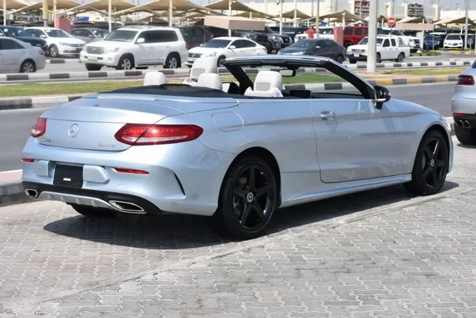 Подержанный Mercedes-Benz C-Class 300 IV (W205) Рестайлинг, 2.0 л, 2018 в Шардже от Alfaris Used Cars Серебристый цвет. Other | AUTO.AE
