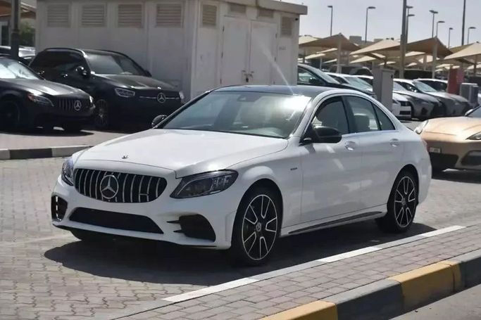 Подержанный Mercedes-Benz C-Class 300 IV (W205), 2.0 л, 2017 в Шардже от Alfaris Used Cars Белый цвет. Other | AUTO.AE