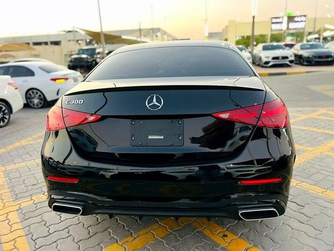 Подержанный Mercedes-Benz C-Class 300 V (W206), 2.0 л, 2024 в Шардже от Karkuk Used Cars Черный цвет. Американская | AUTO.AE