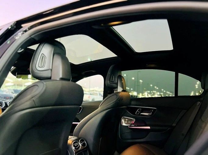 Подержанный Mercedes-Benz C-Class 300 V (W206), 2.0 л, 2024 в Шардже от Karkuk Used Cars Черный цвет. Американская | AUTO.AE