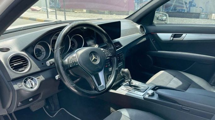 Подержанный Mercedes-Benz C-Class 200 III (W204) Рестайлинг, 1.8 л, 2014 в Шардже от Halla Cars Белый цвет. GCC | AUTO.AE