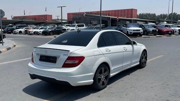 Подержанный Mercedes-Benz C-Class 200 III (W204) Рестайлинг, 1.8 л, 2014 в Шардже от Halla Cars Белый цвет. GCC | AUTO.AE