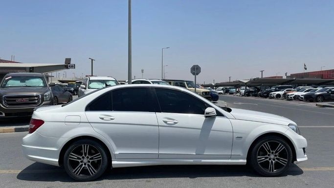 Подержанный Mercedes-Benz C-Class 200 III (W204) Рестайлинг, 1.8 л, 2014 в Шардже от Halla Cars Белый цвет. GCC | AUTO.AE