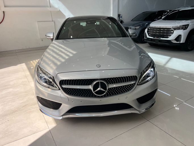 Подержанный Mercedes-Benz C-Class 200 IV (W205), 2.0 л, 2017 в Шардже от Ryno Cars Серебристый цвет. GCC | AUTO.AE