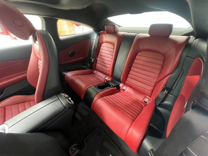 Подержанный Mercedes-Benz C-Class 200 IV (W205), 2.0 л, 2017 в Шардже от Ryno Cars Серебристый цвет. GCC | AUTO.AE