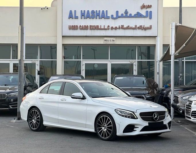 Подержанный Mercedes-Benz C-Class 200 IV (W205) Рестайлинг, 2.0 л, 2019 в Шардже от Al Hashal Used Cars Белый цвет. GCC | AUTO.AE