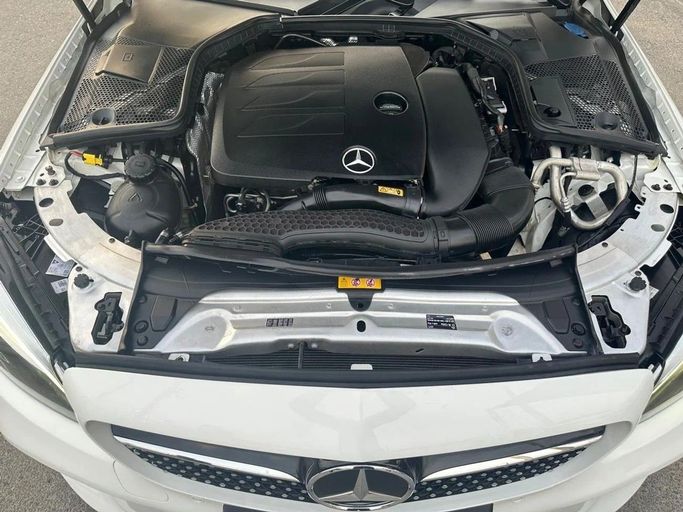 Подержанный Mercedes-Benz C-Class 200 IV (W205) Рестайлинг, 2.0 л, 2019 в Шардже от Al Hashal Used Cars Белый цвет. GCC | AUTO.AE