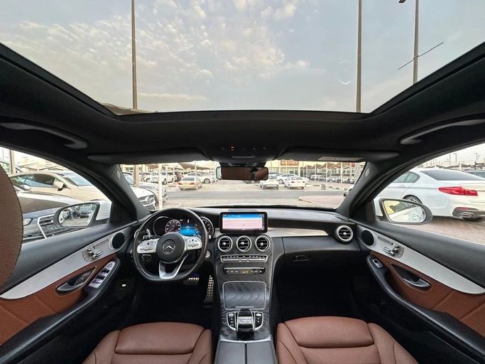 Подержанный Mercedes-Benz C-Class 200 IV (W205) Рестайлинг, 2.0 л, 2019 в Шардже от Al Hashal Used Cars Белый цвет. GCC | AUTO.AE