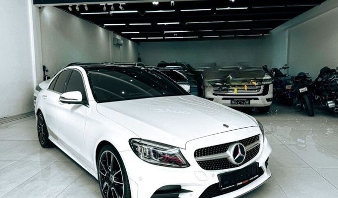 Подержанный Mercedes-Benz C-Class 200 V (W206), 2.0 л, 2021 в Шардже от Ryno Cars Белый цвет. GCC | AUTO.AE
