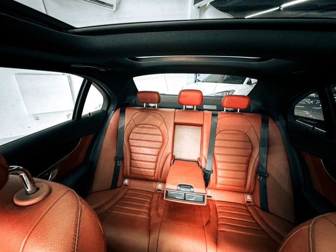 Подержанный Mercedes-Benz C-Class 200 V (W206), 2.0 л, 2021 в Шардже от Ryno Cars Белый цвет. GCC | AUTO.AE