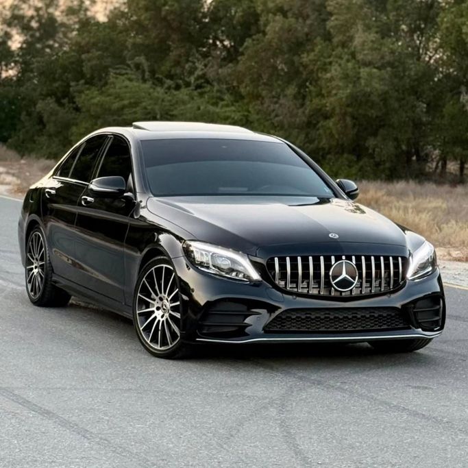 Подержанный Mercedes-Benz C-Class 300 IV (W205) Рестайлинг, 2.0 л, 2018 в Шардже от Sarmad Cars Черный цвет. Other | AUTO.AE