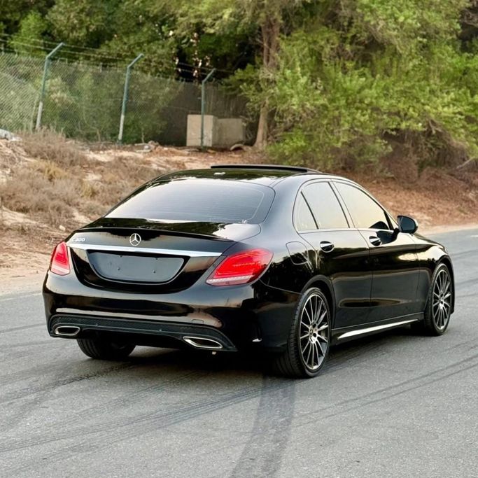 Подержанный Mercedes-Benz C-Class 300 IV (W205) Рестайлинг, 2.0 л, 2018 в Шардже от Sarmad Cars Черный цвет. Other | AUTO.AE
