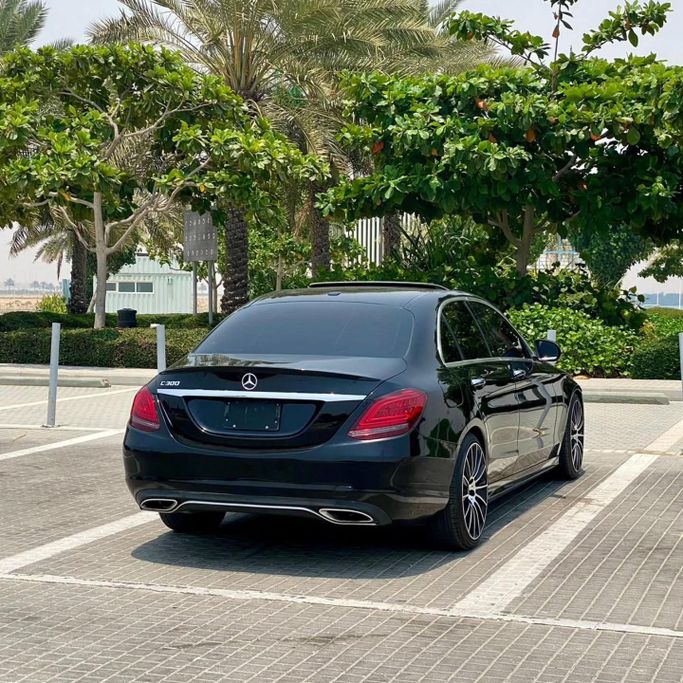 Подержанный Mercedes-Benz C-Class 300 IV (W205) Рестайлинг, 2.0 л, 2020 в Шардже от Sarmad Cars Черный цвет. Other | AUTO.AE
