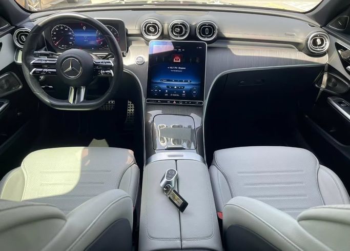 Подержанный Mercedes-Benz C-Class 300 V (W206), 2.0 л, 2022 в Шардже от Al Nukhba Al Malakyah Used Cars Черный цвет. Американская | AUTO.AE