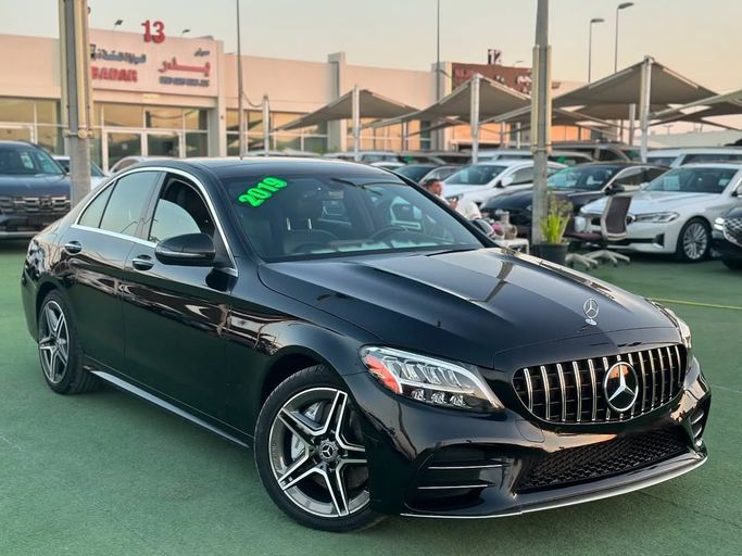 Подержанный Mercedes-Benz C-Class 300 IV (W205) Рестайлинг, 2.0 л, 2019 в Шардже от Badar Used Cars Черный цвет.  | AUTO.AE
