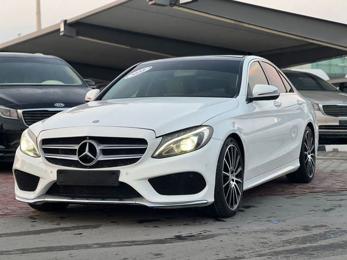 Подержанный Mercedes-Benz C-Class 200 IV (W205), 2.0 л, 2016 в Шардже от Mohamed Zaki Younis Used Cars Белый цвет. Other | AUTO.AE