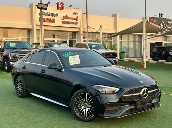 Подержанный Mercedes-Benz C-Class 200 V (W206), 2.0 л, 2023 в Шардже от Badar Used Cars Черный цвет.  | AUTO.AE