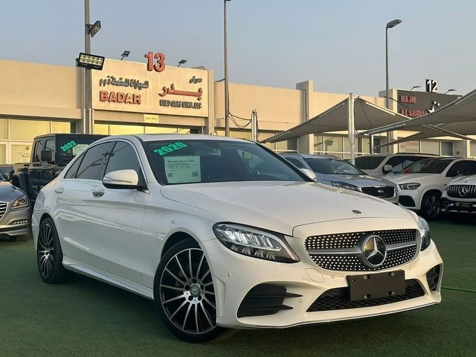 Подержанный Mercedes-Benz C-Class 300 IV (W205) Рестайлинг, 2.0 л, 2020 в Шардже от Badar Used Cars Белый цвет.  | AUTO.AE