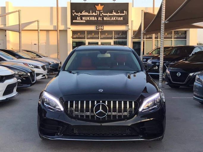 Подержанный Mercedes-Benz C-Class 300 IV (W205), 2.0 л, 2016 в Шардже от Al Nukhba Al Malakyah Used Cars Черный цвет. Американская | AUTO.AE