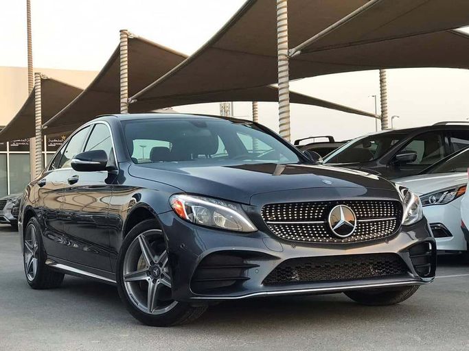 Подержанный Mercedes-Benz C-Class 300 IV (W205), 2.0 л, 2016 в Шардже от Al Nukhba Al Malakyah Used Cars Черный цвет. Американская | AUTO.AE