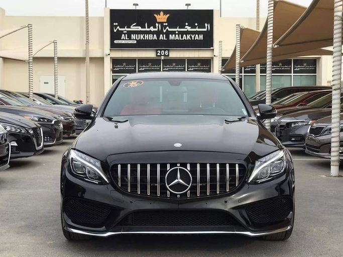 Подержанный Mercedes-Benz C-Class 300 IV (W205), 2.0 л, 2016 в Шардже от Al Nukhba Al Malakyah Used Cars Черный цвет. Американская | AUTO.AE