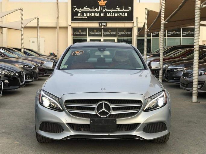 Подержанный Mercedes-Benz C-Class 300 IV (W205), 2.0 л, 2015 в Шардже от Al Nukhba Al Malakyah Used Cars Серый цвет. Американская | AUTO.AE