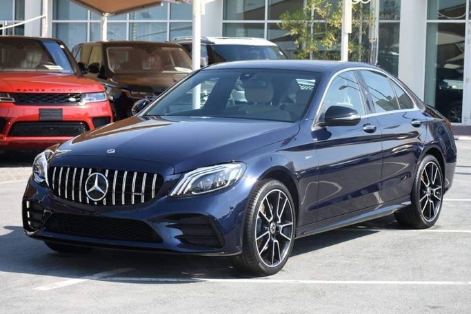 Подержанный Mercedes-Benz C-Class 300 IV (W205), 2.0 л, 2018 в Шардже от Alfaris Used Cars Синий цвет. Other | AUTO.AE