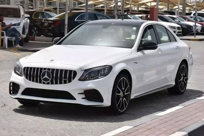 Подержанный Mercedes-Benz C-Class 300 IV (W205), 2.0 л, 2016 в Шардже от Alfaris Used Cars Белый цвет. Other | AUTO.AE