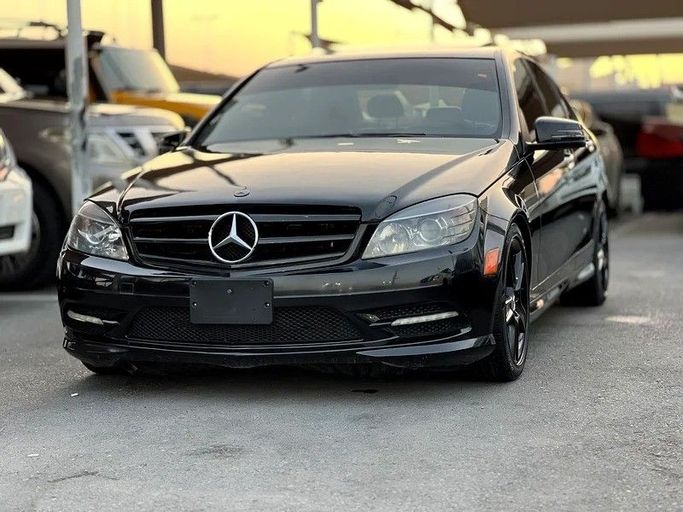 Подержанный Mercedes-Benz C-Class 300 III (W204), 3.5 л, 2011 в Шардже от ASAL ALHAIBAH USED CARS Черный цвет. Американская | AUTO.AE