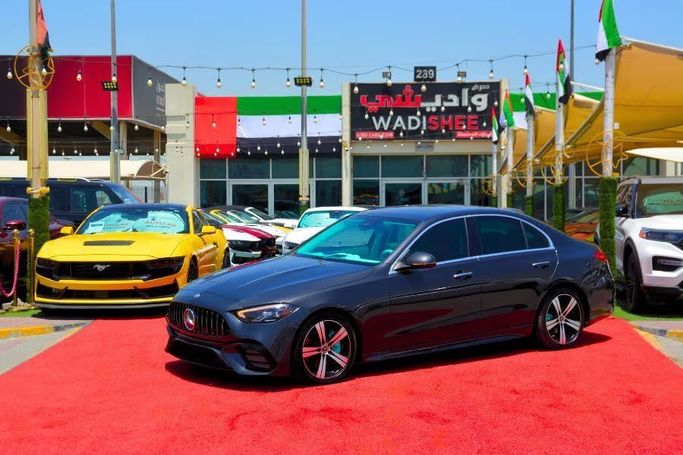 مستعملة Mercedes-Benz C-Class 300 V (W206), 2.0 l, 2023 في في الشارقة من Wadishee Used Cars، اللون أسود. المواصفات الأمريكية | AUTO.AE | إعلان #254842