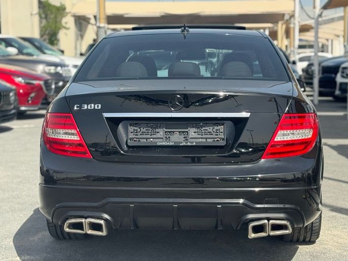 Подержанный Mercedes-Benz C-Class 300 III (W204) Рестайлинг, 3.5 л, 2013 в Шардже от Berlin Used Cars Черный цвет. Американская | AUTO.AE | Объявление #258082