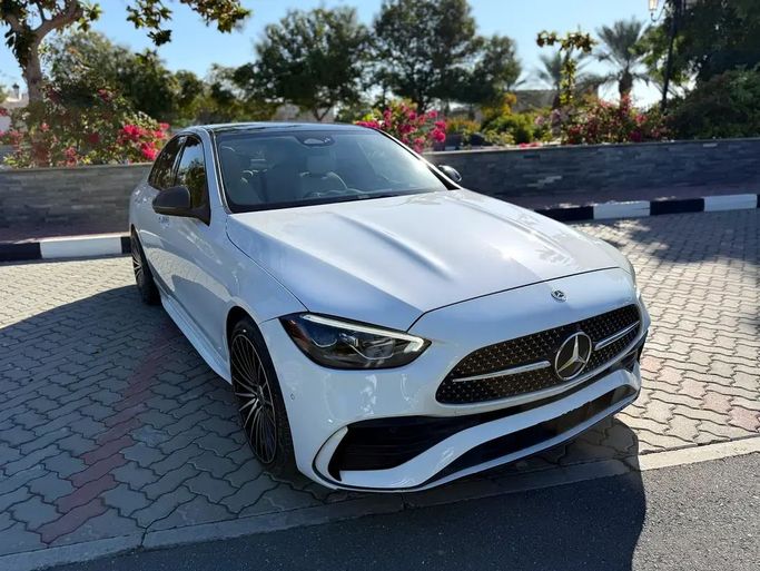 مستعملة Mercedes-Benz C-Class 300 V (W206), 2.0 l, 2023 في في الشارقة من alhadithy motors، اللون أبيض.  | AUTO.AE | إعلان #260826