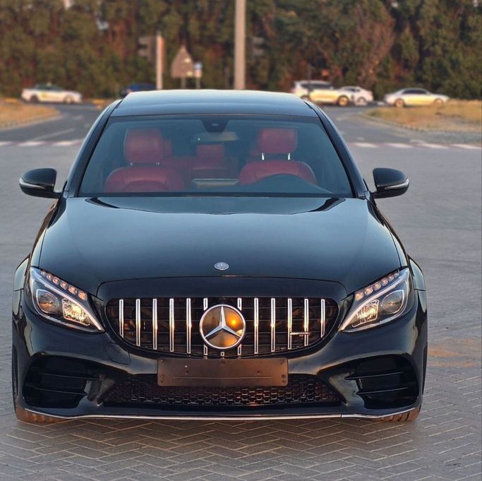 مستعملة Mercedes-Benz C-Class 300 عملية فيس ليفت IV (W205), 2.0 l, 2018 في في الشارقة من Al Aayan Used Cars، اللون أسود. المواصفات الكندية | AUTO.AE | إعلان #272876